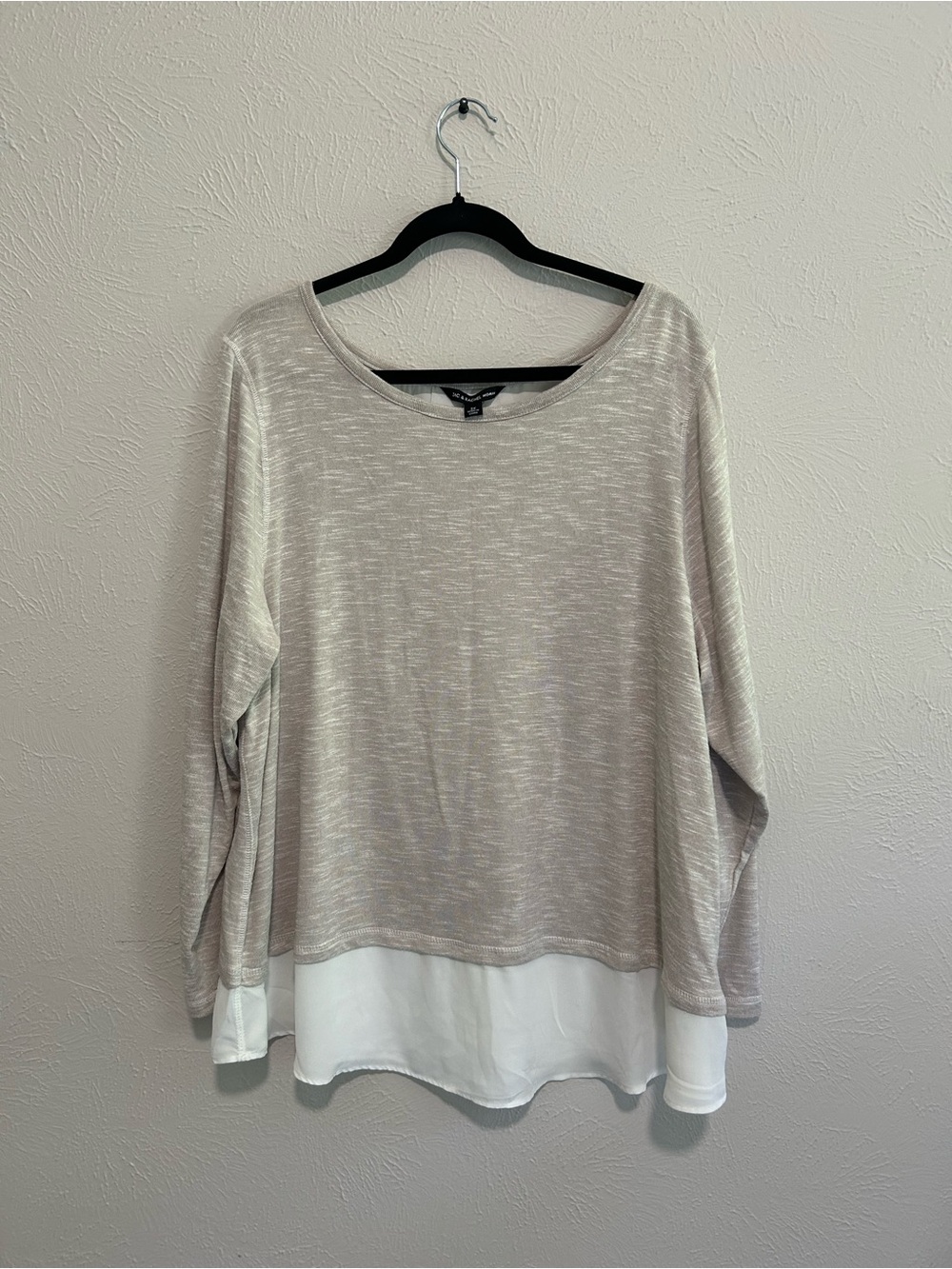 Zac & Rachel Taupe Layered Hem Long-Sleeve Top with White Trim